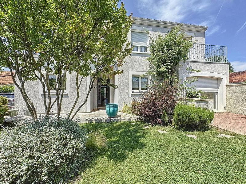 Maison - 186 m² - 7 pièces