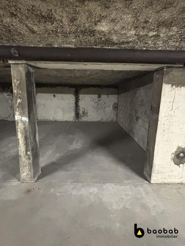 Parking / Garage - 11 m²