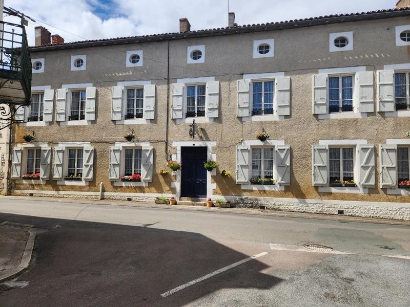 Maison - 446 m² - 13 pièces