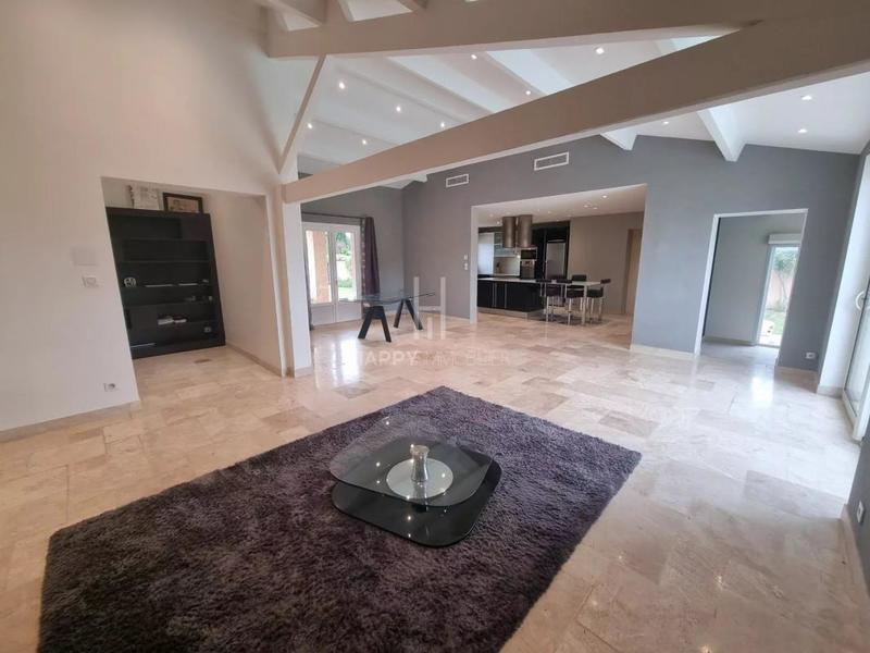 Maison - 216 m² - 7 pièces