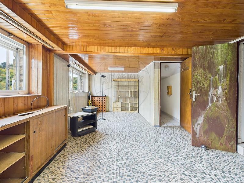 Maison - 230 m² - 8 pièces