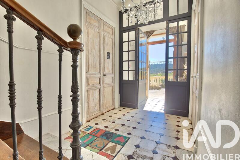 Maison - 350 m² - 9 pièces