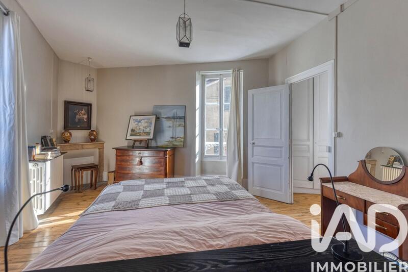 Maison - 241 m² - 6 pièces