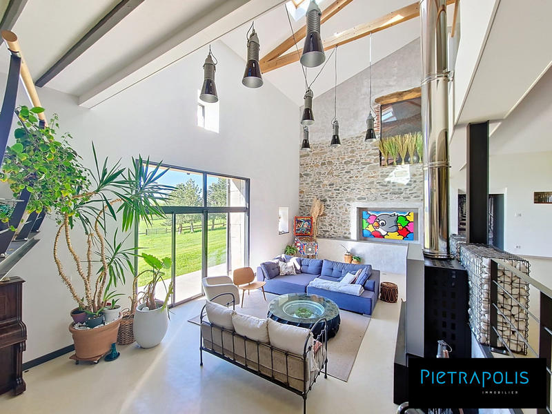 Maison - 375 m² - 12 pièces