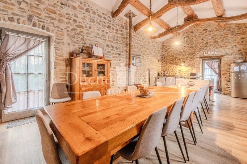 Propriété - 280 m² - 12 pièces