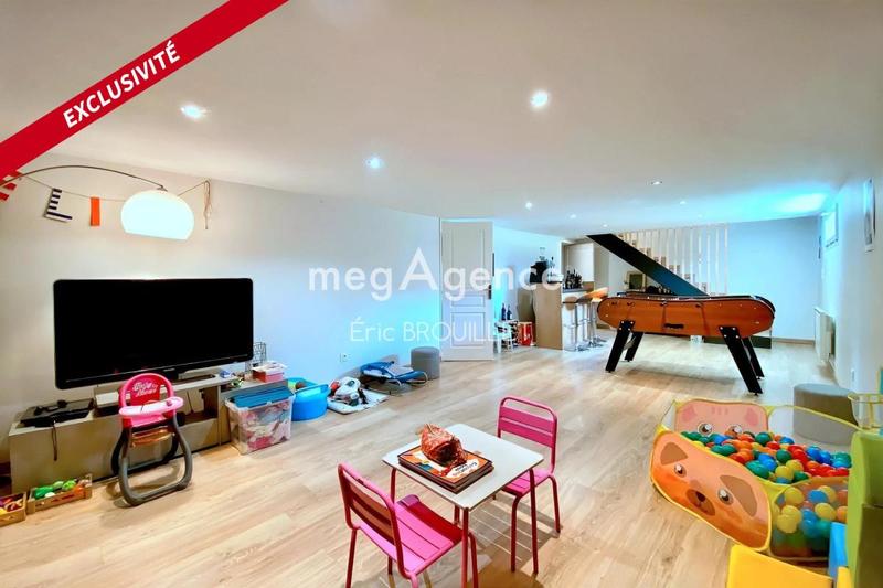 Maison - 212 m² - 9 pièces