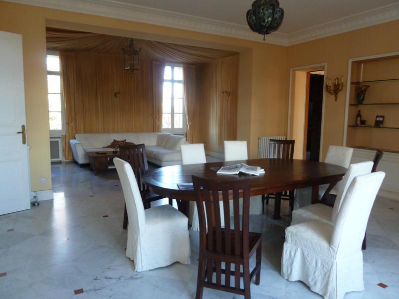 Maison - 760 m² - 13 pièces