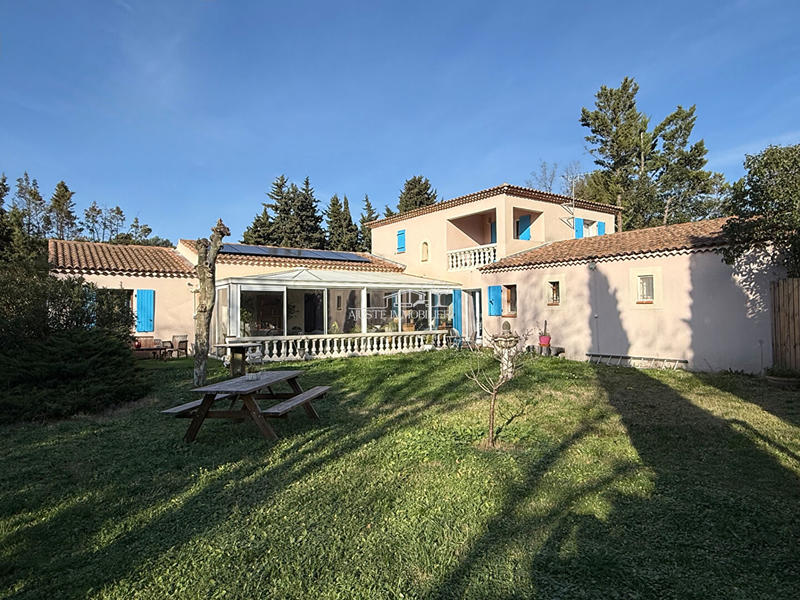 Maison - 230 m² - 8 pièces