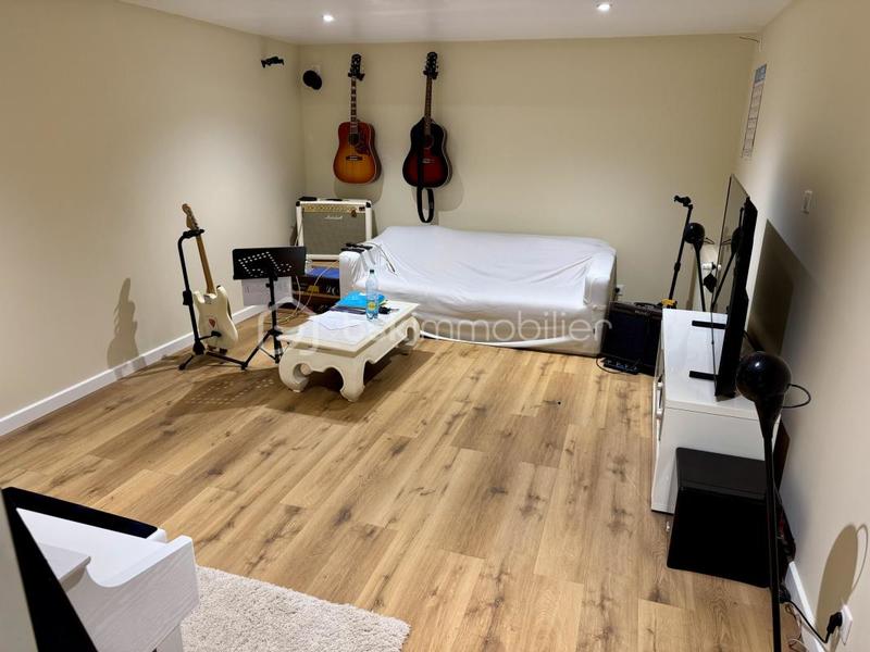 Maison - 210 m² - 8 pièces