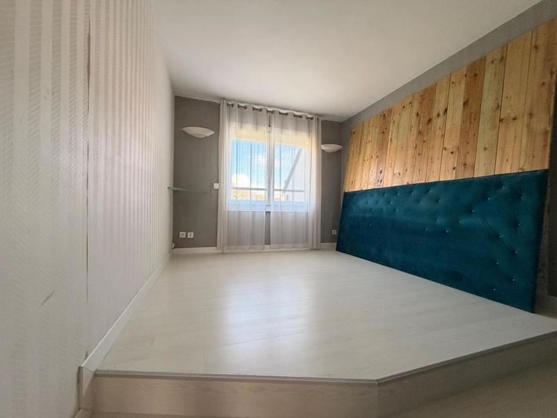 Appartement - 93 m² - 4 pièces