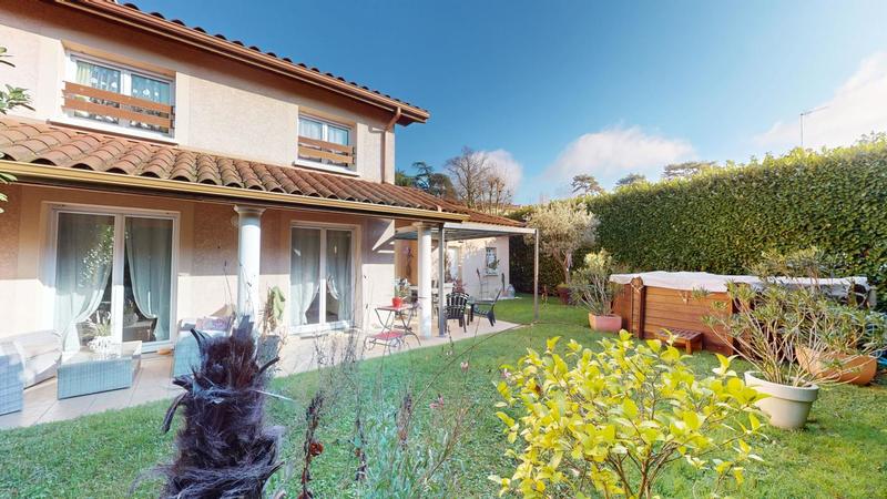 Maison - 180 m² - 10 pièces