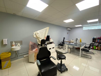 Local commercial - 112 m² - 6 pièces