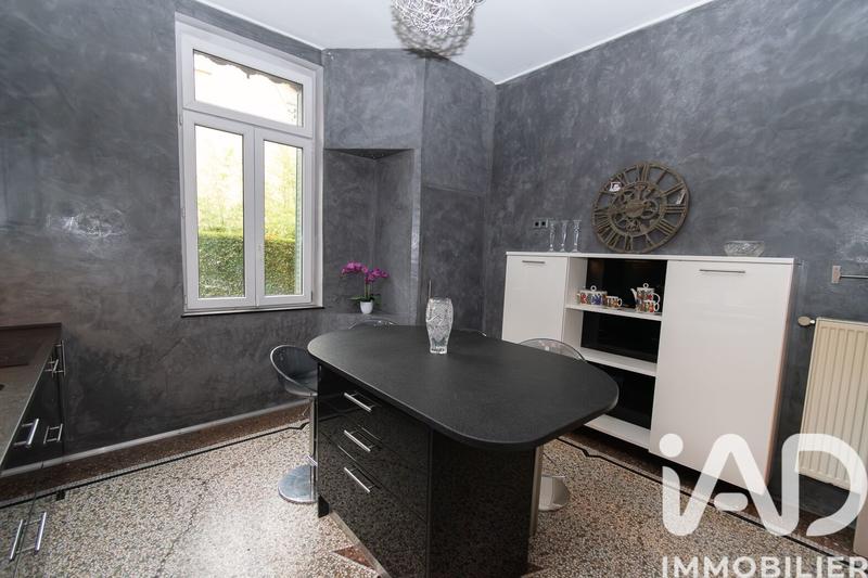 Maison - 247 m² - 9 pièces