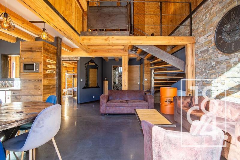 Maison - 328 m² - 11 pièces