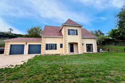 Maison - 141 m² - 5 pièces