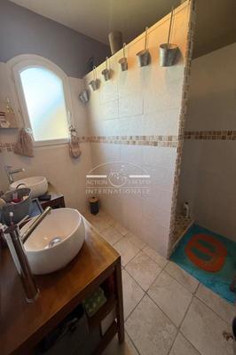 Propriété - 190 m² - 6 pièces