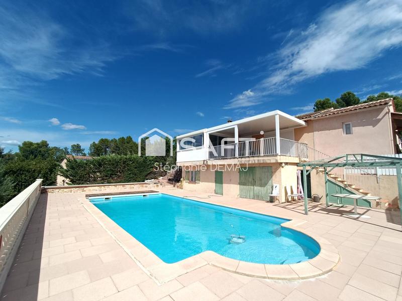 Villa - 206 m² - 6 pièces