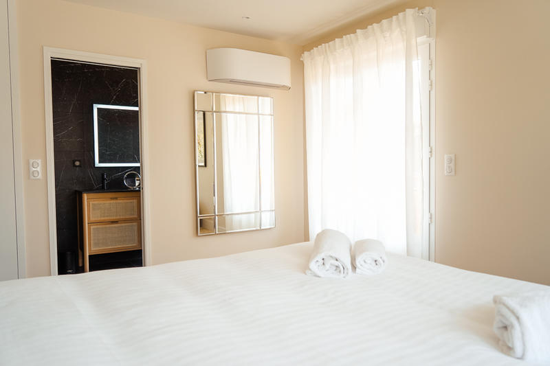 Maison - 240 m² - 10 pièces