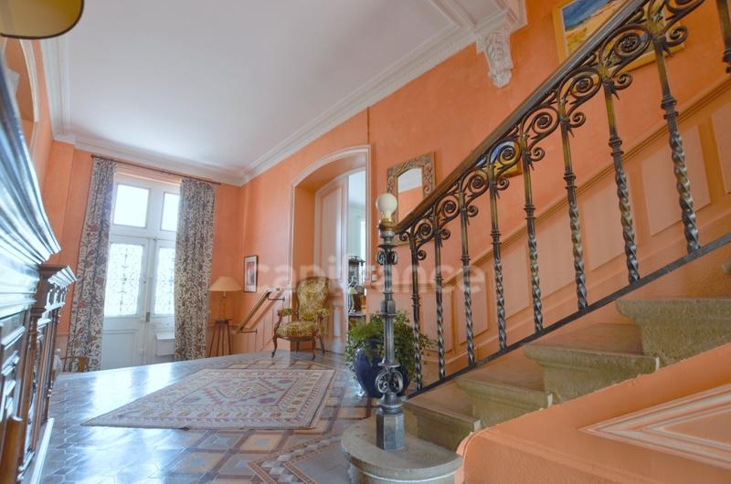 Maison bourgeoise - 395 m² - 11 pièces