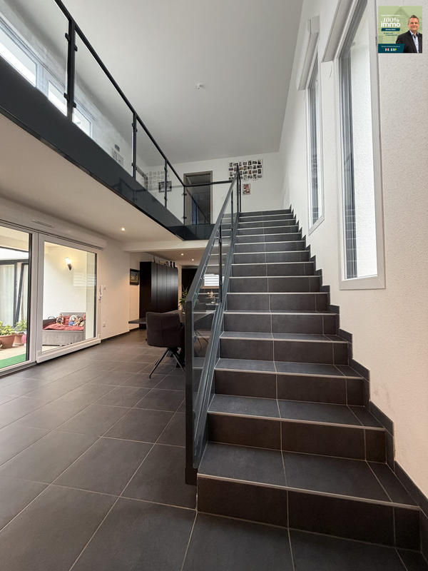 Maison - 250 m² - 7 pièces