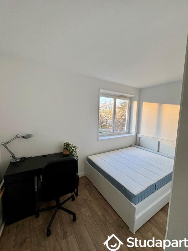 Chambre - 13 m² - 1 pièce