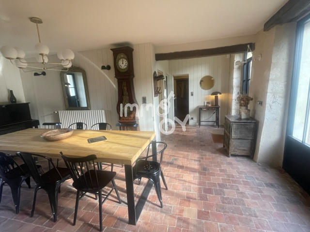 Propriété - 250 m² - 9 pièces