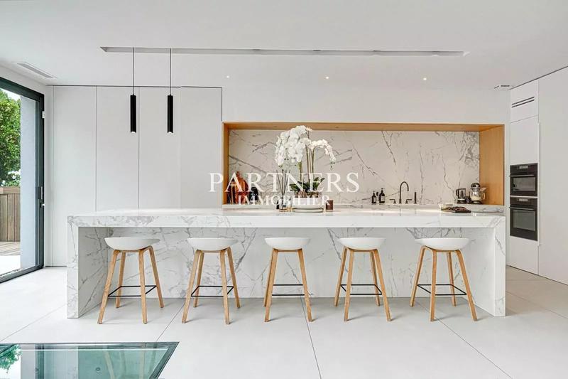 Maison - 350 m² - 6 pièces