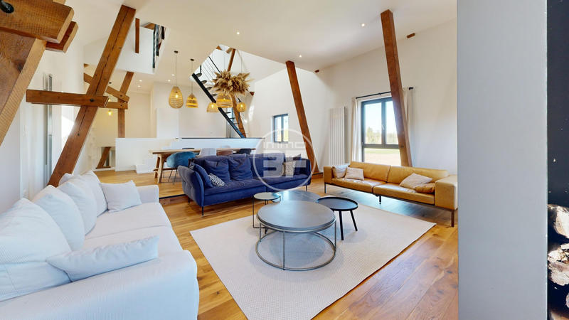 Maison - 239 m² - 6 pièces