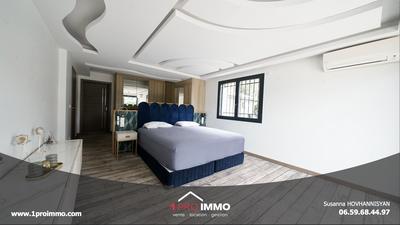 Maison - 220 m² - 9 pièces