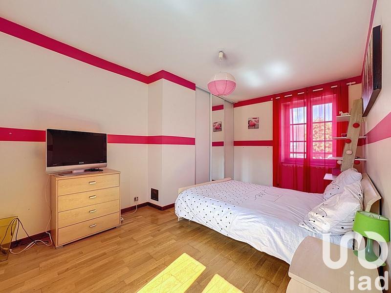 Maison - 246 m² - 9 pièces