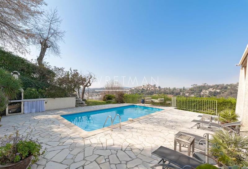 Maison - 269 m² - 9 pièces