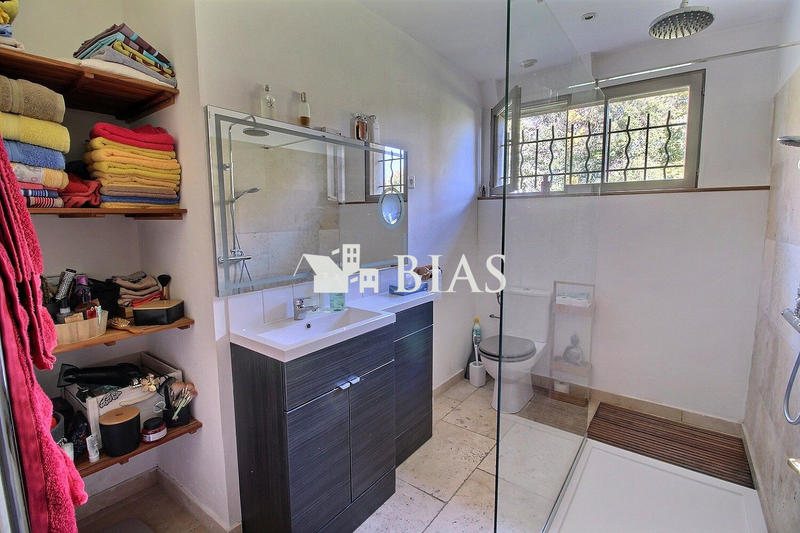 Maison traditionnelle - 187 m² - 7 pièces