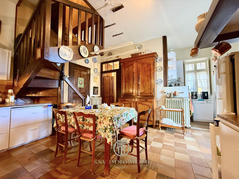 Maison - 317 m² - 13 pièces