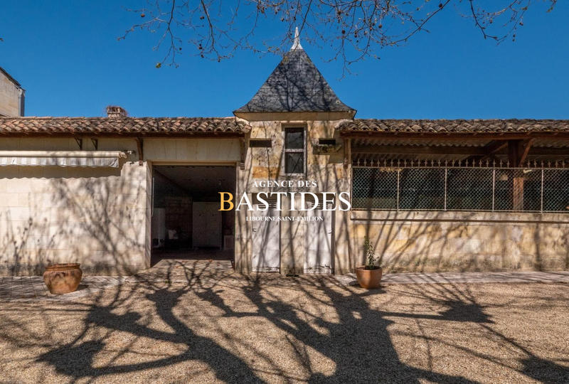 Maison - 474 m² - 9 pièces