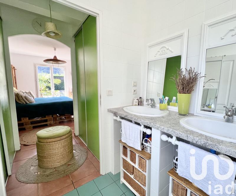 Maison - 230 m² - 7 pièces