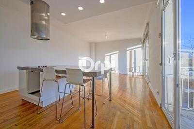 Appartement - 80 m² - 3 pièces