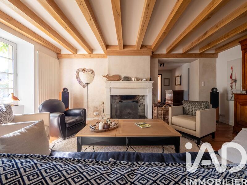 Maison - 240 m² - 8 pièces