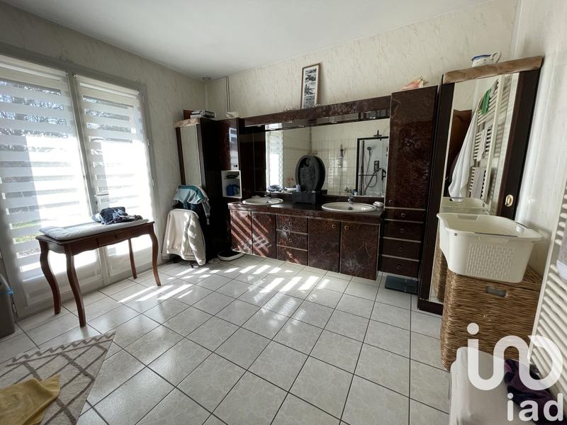 Maison - 240 m² - 8 pièces