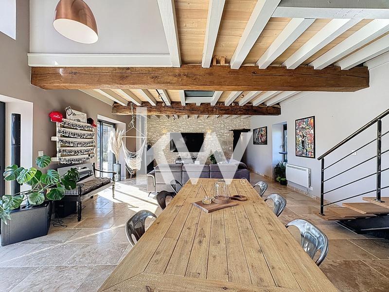 Maison - 956 m² - 10 pièces