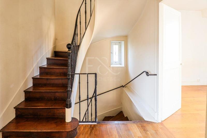 Propriété - 375 m² - 10 pièces