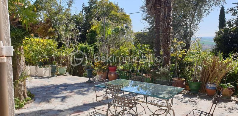 Demeure - 360 m² - 13 pièces