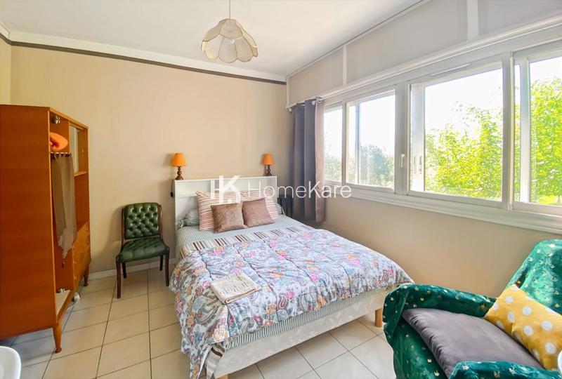 Maison - 270 m² - 9 pièces