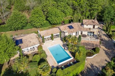 Maison - 340 m² - 11 pièces