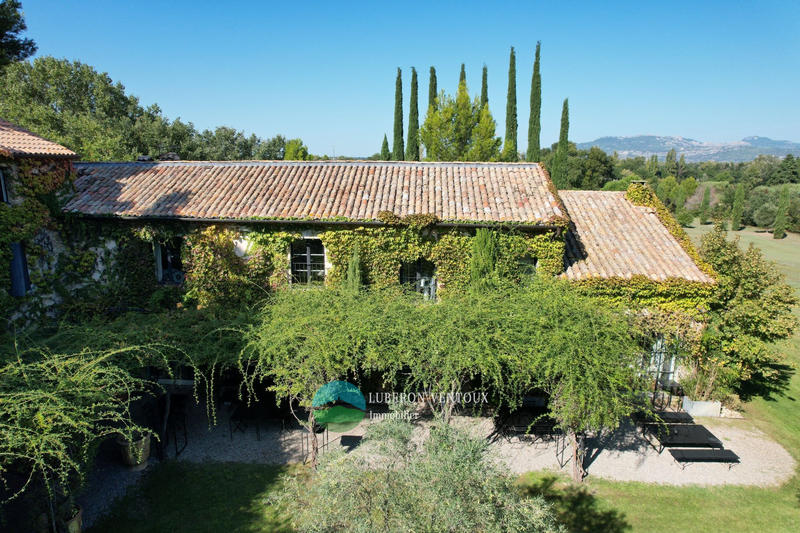 Propriété - 780 m² - 16 pièces