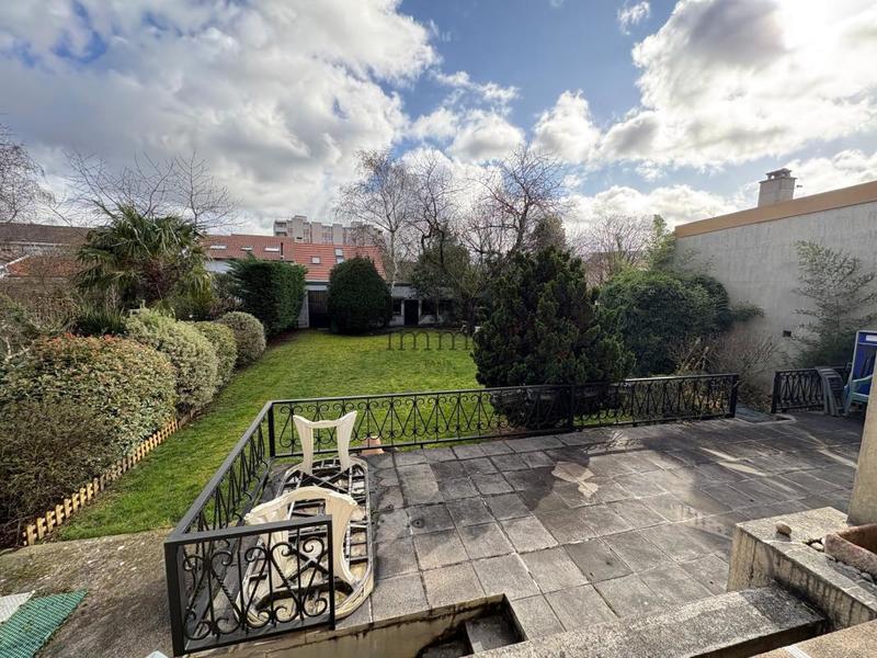 Maison - 265 m² - 8 pièces