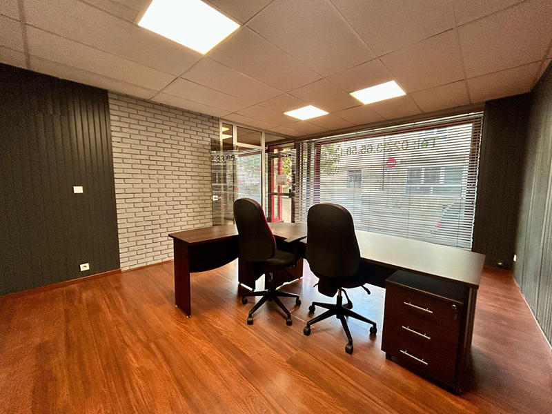 Local commercial - 150 m² - 6 pièces