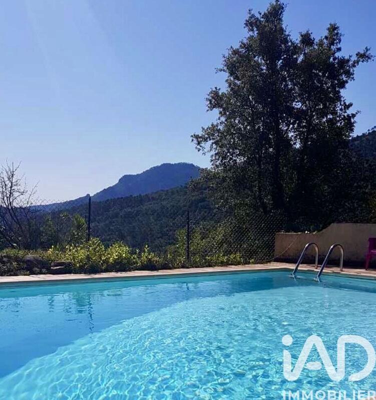 Maison - 158 m² - 8 pièces