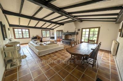 Maison - 214 m² - 7 pièces