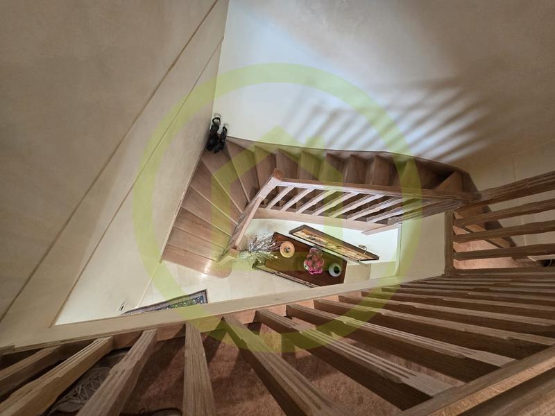 Maison - 260 m² - 6 pièces