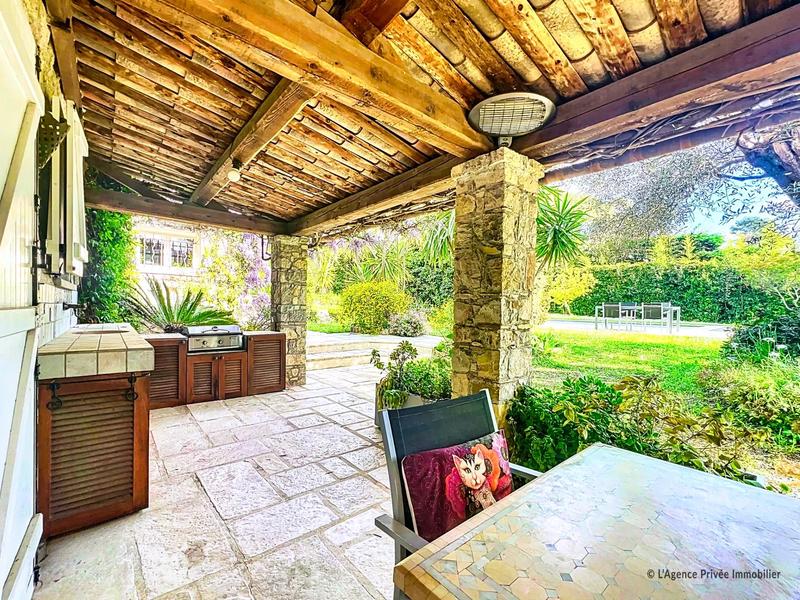 Maison - 210 m² - 8 pièces